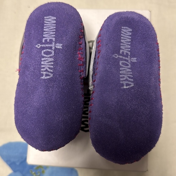NIB Minnetonka ๐ Riley Bootie purple moccasin infant size 2 - Picture 8 of 14